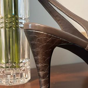 NWOT not worn ladies gray patent slingback.  Label mark on sole see picture.